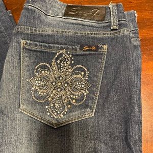 Barely worn comfy and cute jeans!
